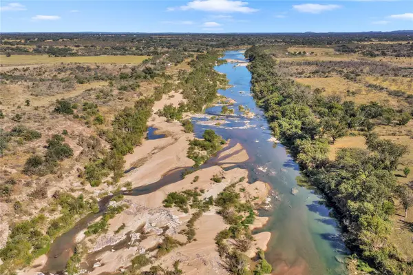 261 Diamond Cross DR, Llano, TX 78643