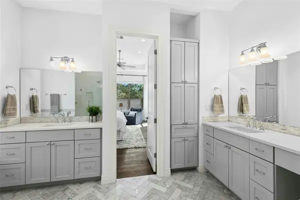 3 Camwood TRL, The Hills, TX 78738