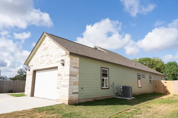 305 String Prairie WAY, Smithville, TX 78957