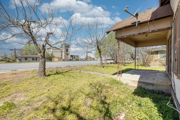 1602 Water ST, Gonzales, TX 78629