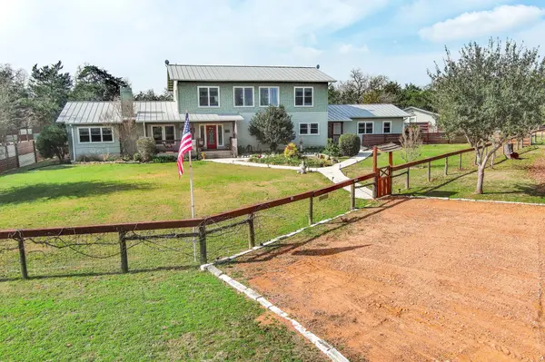 418 Vyvjala RD, Smithville, TX 78957