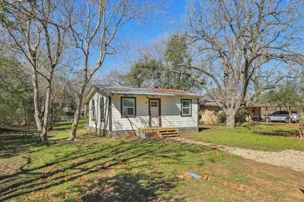 304 Harris ST, Smithville, TX 78957