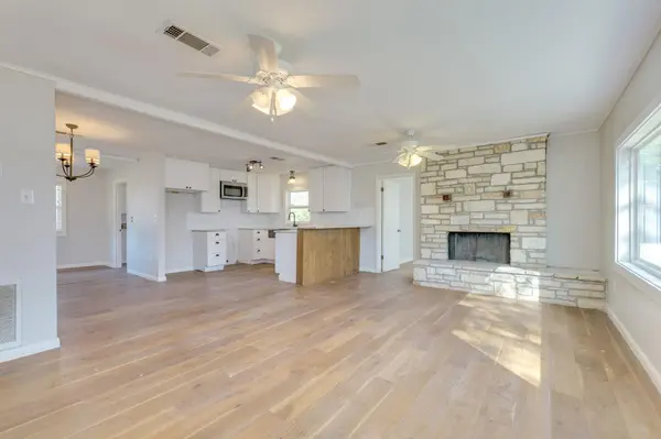 318 S Avenue C, Elgin, TX 78621