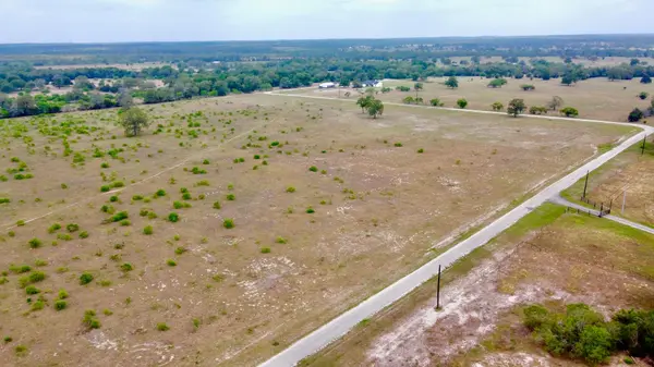 3 Big Sky Ranch RD, Smithville, TX 78957