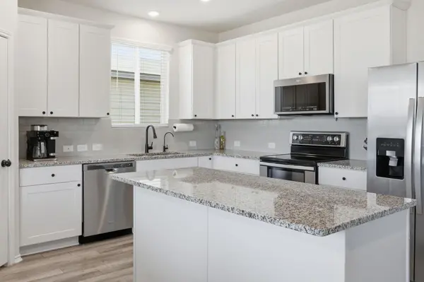 408 Bedford Falls LN, Jarrell, TX 76537