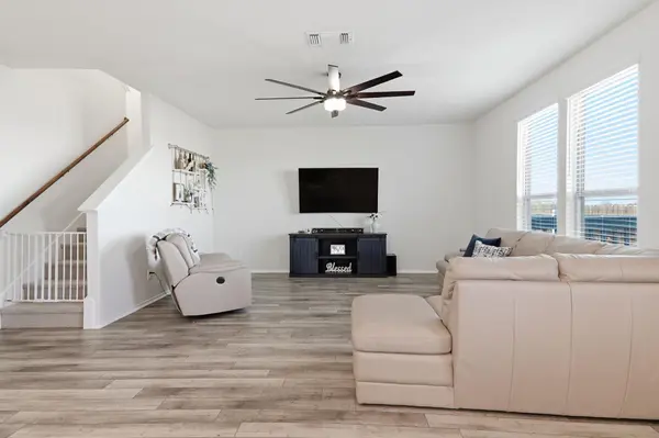 408 Bedford Falls LN, Jarrell, TX 76537