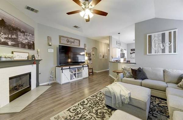 1307 Ridgewood DR, Leander, TX 78641