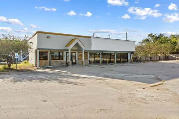 3250 E Austin ST, Giddings, TX 78942
