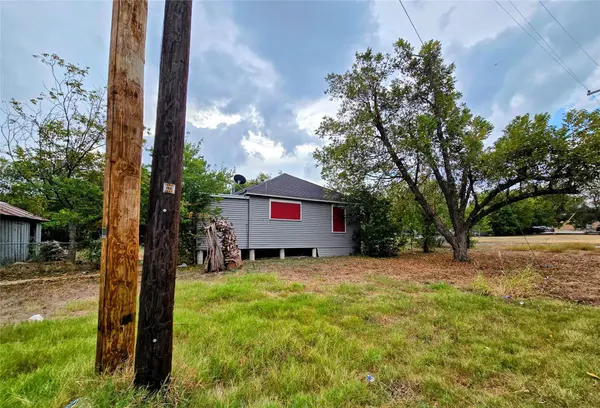 914 Porter ST, Taylor, TX 76574
