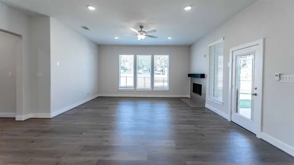 221 Cabiness DR, Salado, TX 76571