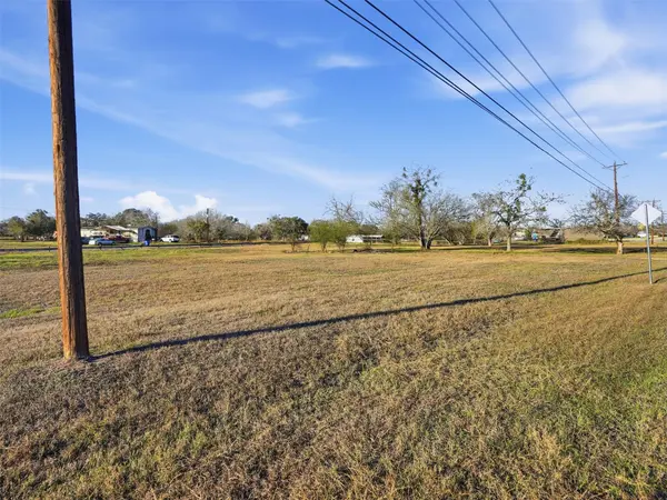 TBD 2 Dunn ST, Yoakum, TX 77995