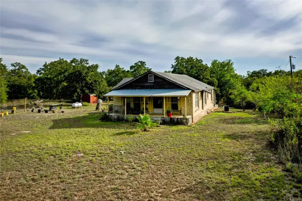 120 James Hoskins LN, Cedar Creek, TX 78612