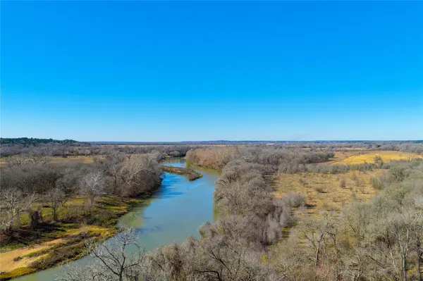 531 Highway 71 W, Smithville, TX 78957