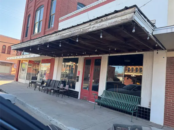 303 Main ST, Smithville, TX 78957