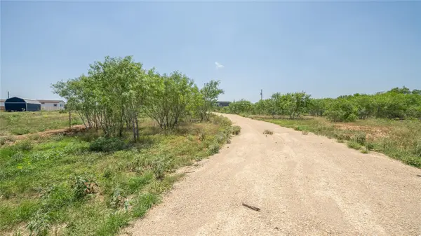 1121 Callihan RD, Luling, TX 78648