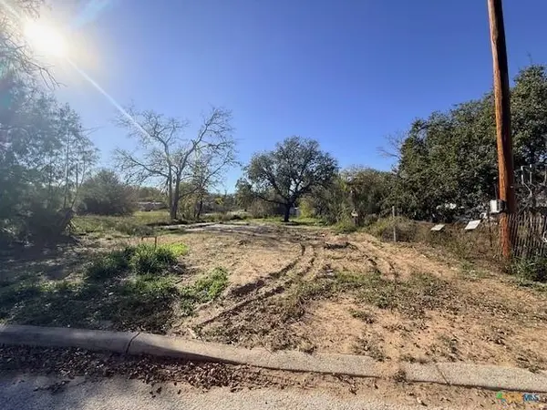 909 Ohio ST, Pleasanton, TX 78064