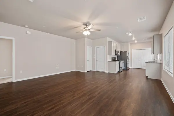 512 Timber Brook DR, Hutto, TX 78634