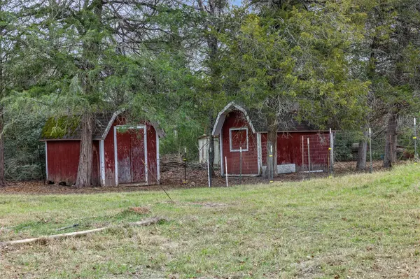 150 Turner LN, Paige, TX 78659