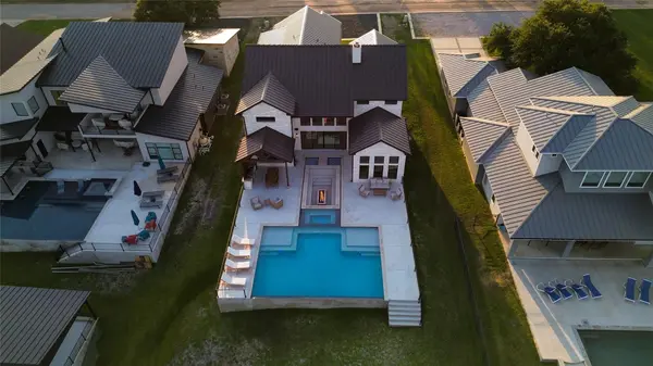 241 Lazy Oaks LN, Kingsland, TX 78639