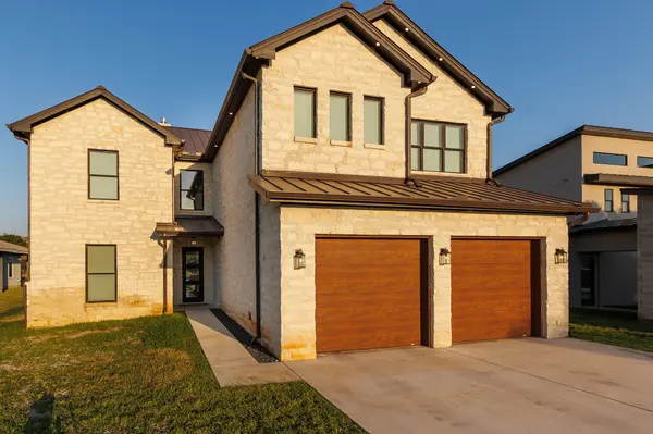 241 Lazy Oaks LN, Kingsland, TX 78639