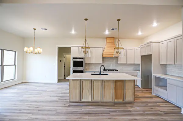 1820 Dorian DR, Salado, TX 76571