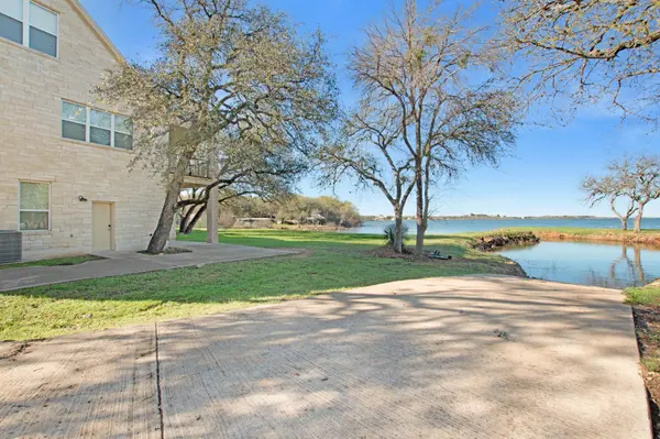 101 Kelly Emeralds RD, Burnet, TX 78611