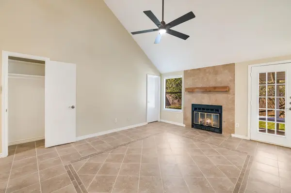 6808 Luckenbach LN, Austin, TX 78729
