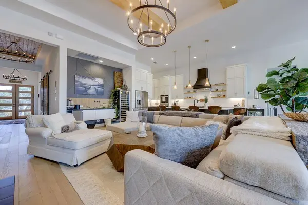 5104 Canyon Oaks DR, Lago Vista, TX 78645