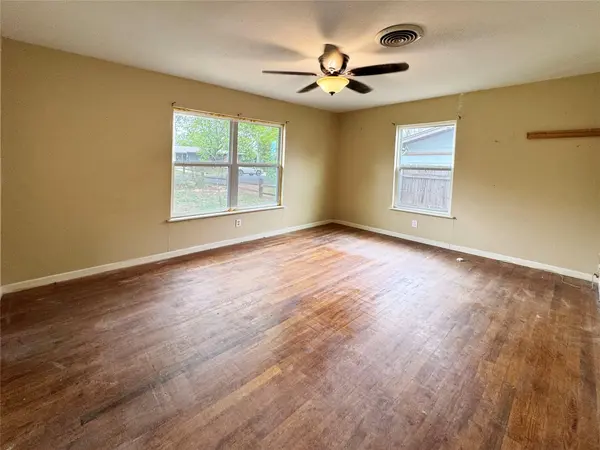 327 W Mulberry ST, Fredericksburg, TX 78624