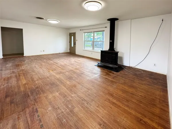 327 W Mulberry ST, Fredericksburg, TX 78624