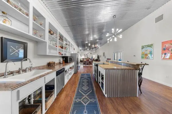 6417 County Road 240, Waelder, TX 78959