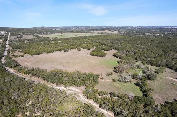 815 Holder LN, Dripping Springs, TX 78620