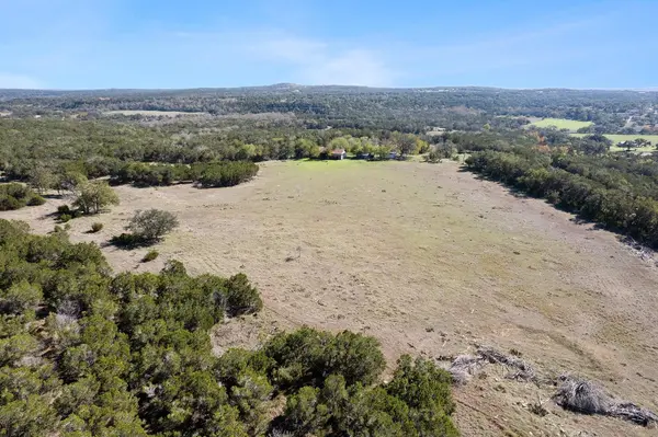 815 Holder LN, Dripping Springs, TX 78620