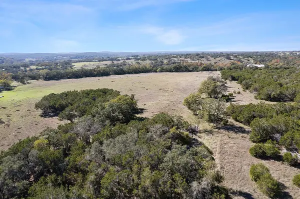 815 Holder LN, Dripping Springs, TX 78620