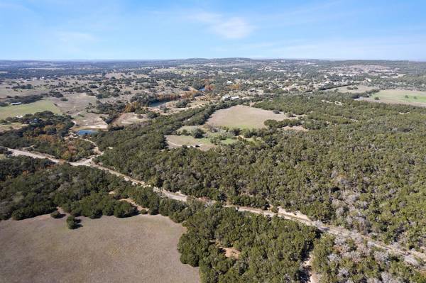 815 Holder LN, Dripping Springs, TX 78620