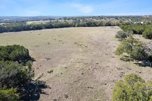 815 Holder LN, Dripping Springs, TX 78620
