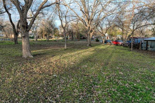 Lot 2 E Alamo ST, Elgin, TX 78621