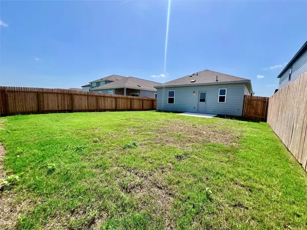 410 Plateau ST, Maxwell, TX 78656
