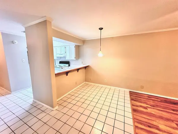 2215 Post RD #1010, Austin, TX 78704
