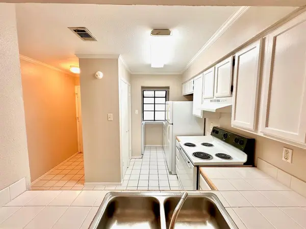2215 Post RD #1010, Austin, TX 78704