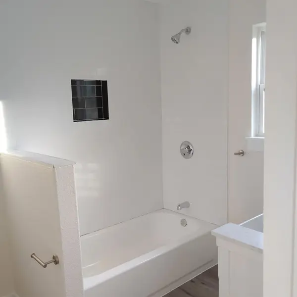 928 E Cameron Ave, Rockdale, TX 76567