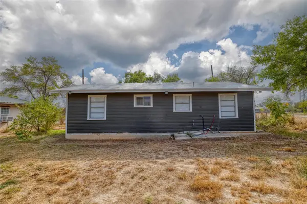 315 E Bexar ST, Crystal City, TX 78839
