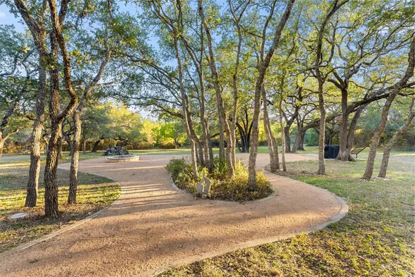 301 Crystal Meadows DR, Kyle, TX 78640