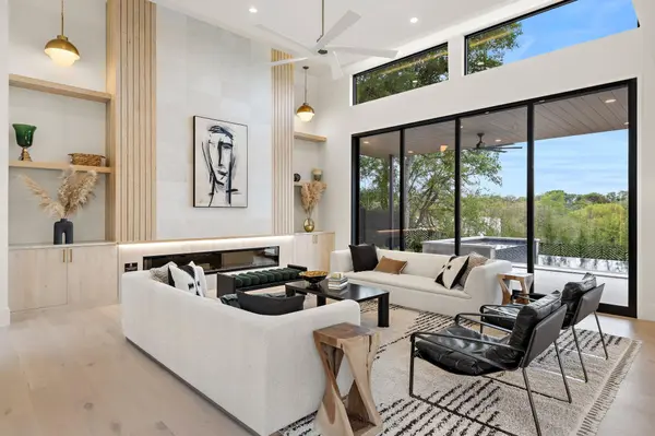 2401 Oakhaven CIR, Austin, TX 78704