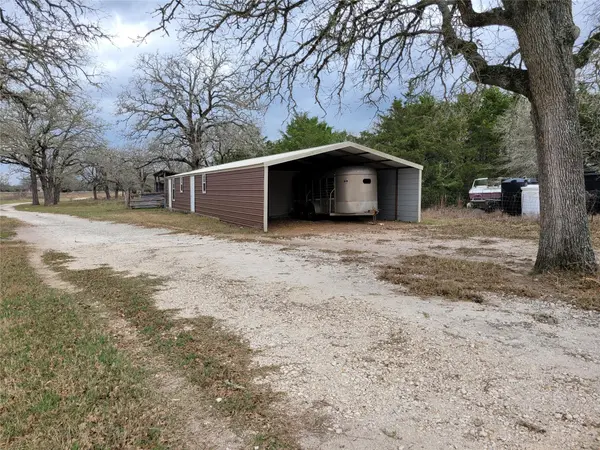 847 Highway 95 S, Smithville, TX 78957