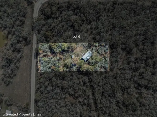 840 Bugtussle LN, Luling, TX 78648