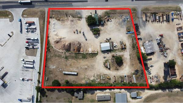 1951 South Magnolia, Luling, TX 78648
