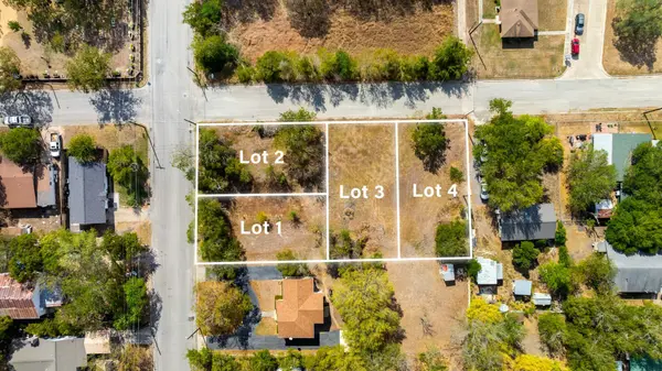905 N Blanco ST, Lockhart, TX 78644