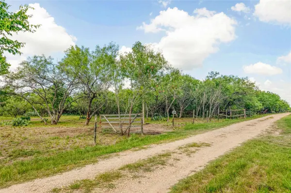 200 Armstrong RD, Lockhart, TX 78644