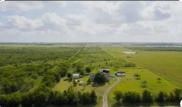 415 Holz RD, Niederwald, TX 78640